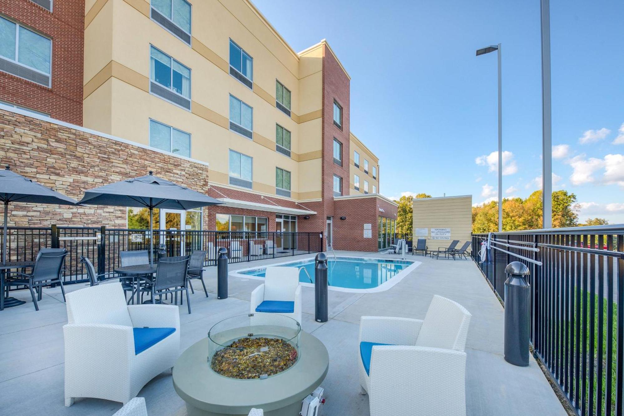 Fairfield Inn & Suites By Marriott Charlotte Belmont Exterior photo